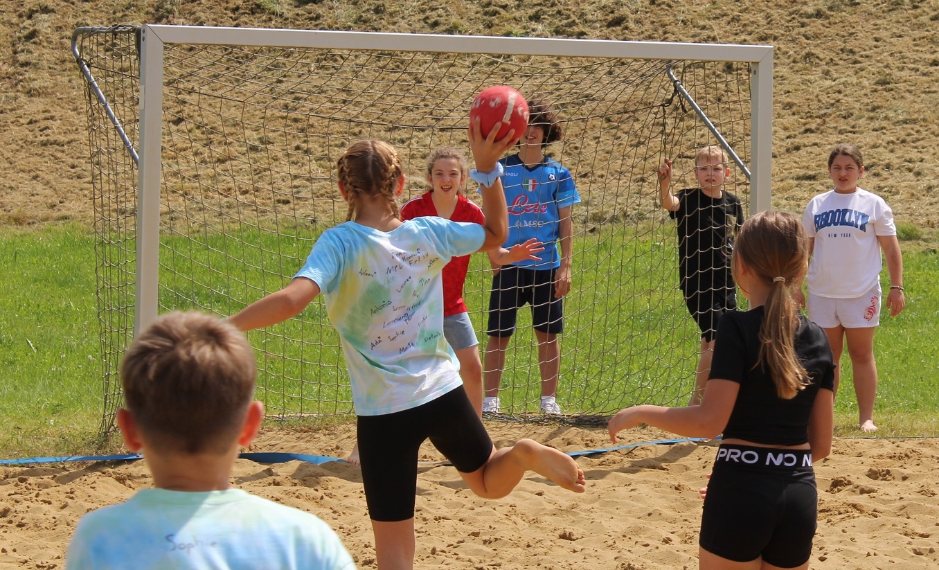 Read more about the article Schülerbeachhandballturnier der Realschule Schömberg wird von den Schülern gut angenommen